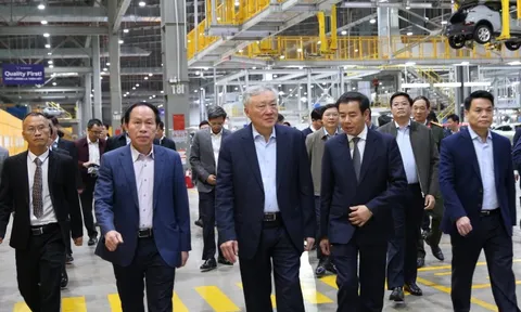 Thăm nhà máy VinFast, Phó Thủ tướng chỉ ra hướng đi đúng của Tập đoàn tỷ phú Phạm Nhật Vượng