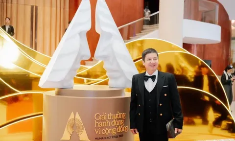 NSƯT Chí Trung 10 năm mới mặc đẹp để dự Human Act Prize: "Rất cần những giải thưởng như thế này"