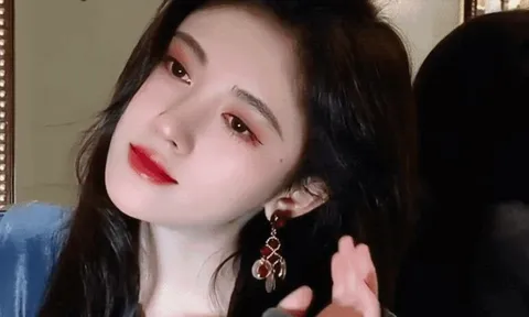 “Mỹ nữ 4000 năm có một” khổ trăm bề vì công ty quản lý