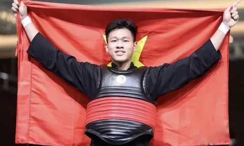 Võ sĩ Thái Lan chơi xấu, VĐV Việt Nam vẫn hiên ngang giành HCV SEA Games, nói luôn: "Không có chuyên môn còn đánh xấu"