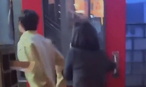 Sốc: Ca sĩ hạng S bị tố làm nhân tình cho đại gia, cùng người yêu làm màu ở đêm từ thiện không biết ngượng