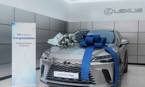Một công ty ở Việt Nam thưởng cuối năm cho nhân viên bằng xe Lexus