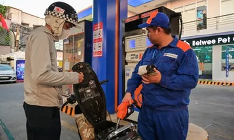 Giá xăng ngày mai có thể xuống tiếp, giá dầu giảm sâu