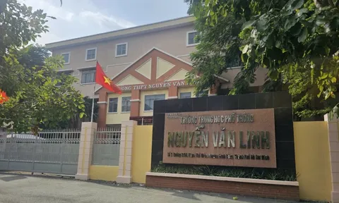 Phụ huynh "tố" một trường THPT ở TPHCM về việc vận động tài trợ