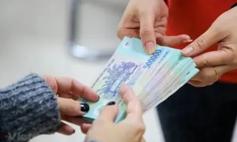 1 trường ở TP.HCM quyết định thưởng Tết 30 triệu đồng/người: Từ hiệu trưởng đến tạp vụ đều như nhau