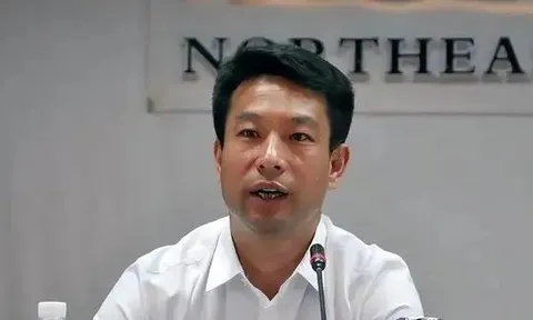 Tỷ phú sinh năm 1973 có 220.000 tỷ trong tay, thưởng Tết cho nhân viên "tiền xếp thành núi"