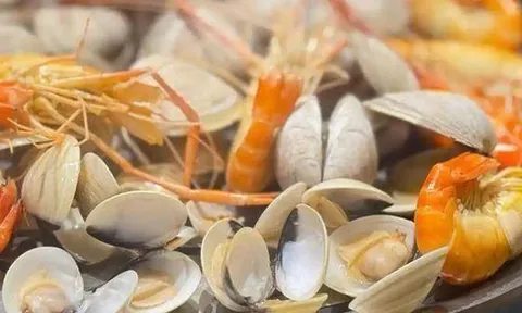 Ngày càng nhiều người bị nhồi máu não, bác sĩ nghẹ ngào: Ăn ít 4 món ngon "nút lưỡi" này đi thôi!