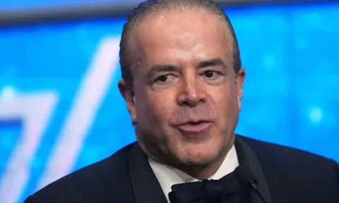 Ông chủ Hoa hậu Hoàn vũ bỏ trốn