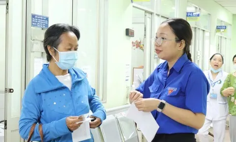 TPHCM: Người cao tuổi được cấp BHYT miễn phí cần làm gì khi thẻ hết hạn?