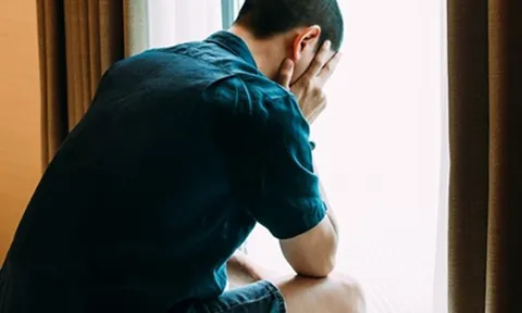 Người đàn ông xuất hiện đốm lạ ở vùng kín dù 1 năm không quan hệ, thất thần phát hiện thủ phạm chính là... anh trai mình