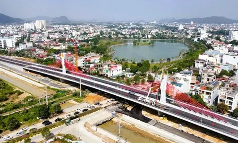 Cầu dây văng đầu tiên vượt đường sắt Bắc - Nam ở Thanh Hóa