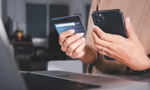 Ngân hàng cảnh báo thủ đoạn mới, chưa từng xuất hiện: Rút sạch tiền trong tài khoản mà không cần dụ nạn nhân tiết lộ số thẻ, ngày hết hạn, mã CVV,...