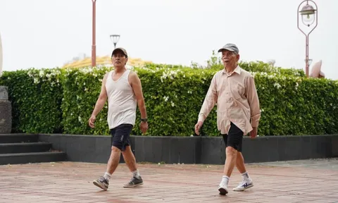 Đi bộ thấy 3 dấu hiệu này ở chân có thể là cảnh báo mạch máu bị tắc nghẽn