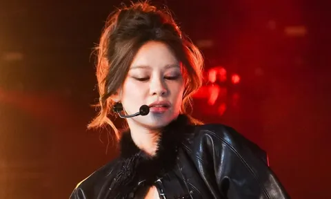 Nữ ca sĩ đình đám khiến cõi mạng "dậy sóng" với nhan sắc quyến rũ ở tuổi 36