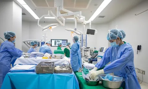 Sinh viên hiến gan cứu giảng viên hôn mê sâu