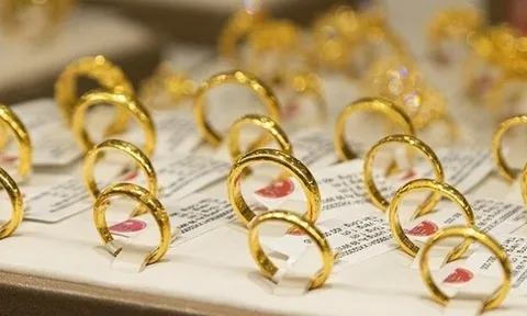 Mua 10 cây vàng lúc đỉnh 175 triệu đồng/lượng, giờ vàng thế giới lập đỉnh, tôi vẫn chưa về bờ