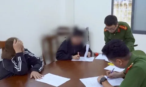 Vận chuyển trái phép hơn 2,3kg vàng, 32 điện thoại iPhone từ Hàn Quốc về Việt Nam