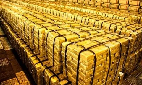 Giá vàng sát 160 triệu đồng, nhà đầu tư động viên nhau "cố lên, sắp về bờ"