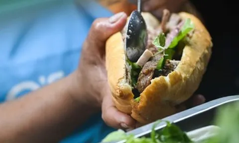 Dứt áo rời phố lớn, chủ quán bánh mì tiết kiệm 30 triệu đồng mỗi tháng