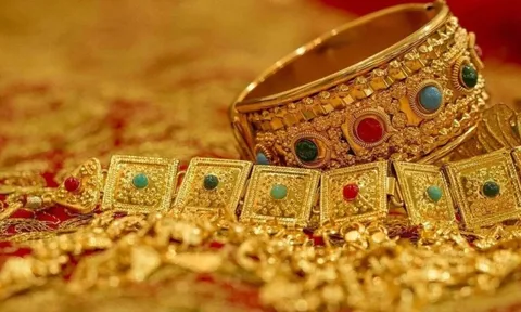 Liên tục xô đổ đỉnh lịch sử, giá vàng tăng mạnh nhất trong gần 5 thập niên