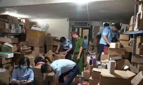 Phát hiện kho chứa nước giặt giả tại phường Láng, Hà Nội, toàn bộ hàng hóa vi phạm phải tiêu hủy