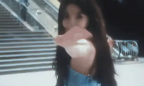 Cô gái khiến 10 triệu người say đắm nay tàn tạ vì ép cân, chỉ mặc vừa quần áo trẻ con 12 tuổi