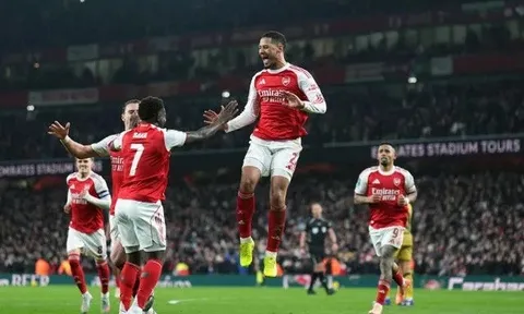William Saliba thắp lên giấc mơ ăn bốn cho Arsenal