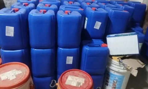 Phát hiện hơn 11.000 kg hóa chất không rõ nguồn gốc ở Cà Mau