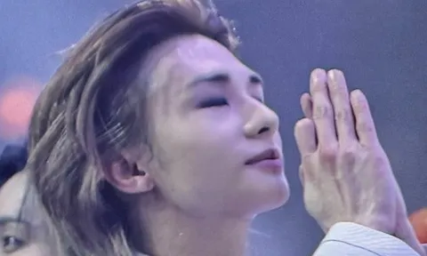 Nam ca sĩ nổi tiếng đánh rơi 1,4 tỷ trên sân khấu