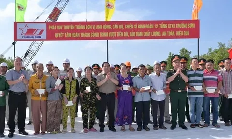 Thủ tướng Phạm Minh Chính kiểm tra tiến độ thi công 2 tuyến đường quan trọng ở Cà Mau