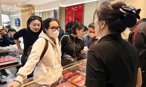 Vàng chỉ cần 300.000 đồng để cán mốc kỷ lục chưa từng có ở VN, bạc tăng không cản nổi: Chuyên gia nói gì?