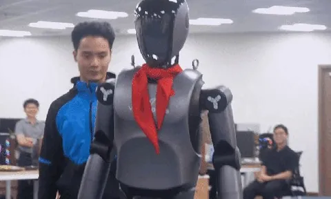 Một công ty người máy của tỷ phú Phạm Nhật Vượng vừa đạt bước tiến lớn: Robot đã có thể di chuyển ở tốc độ tương đương con người
