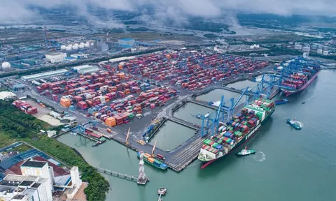Thông tin mới nhất về siêu cảng Việt Nam có thể cạnh tranh với Singapore