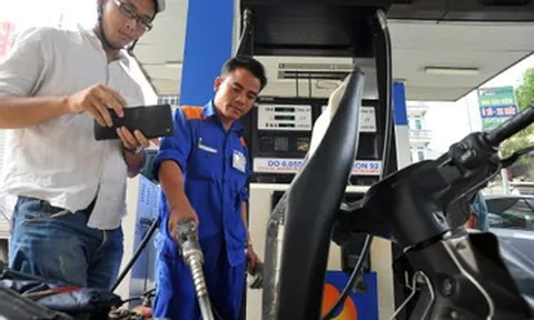 Giá xăng ngày mai có thể giảm tiếp, mất mốc 19.000 đồng/lít