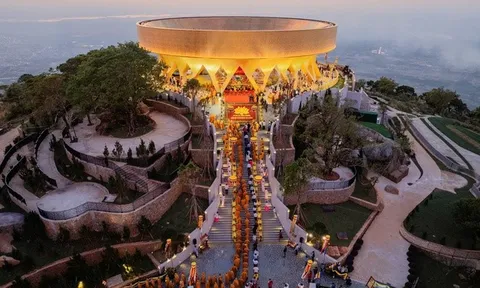 Dấu mốc văn hóa tâm linh mới trên đỉnh núi Bà Đen