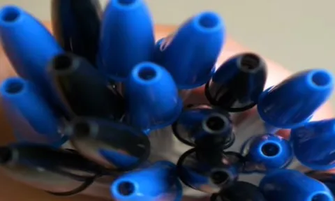 90% người dùng không biết công dụng của chiếc lỗ nhỏ trên nắp bút bi