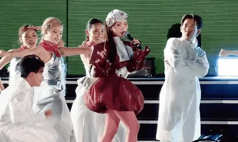 Quán quân thành công nhất Vbiz 2025: Loạt con số biết nói, 2 lần diễn Đại lễ đủ “sĩ cả đời”