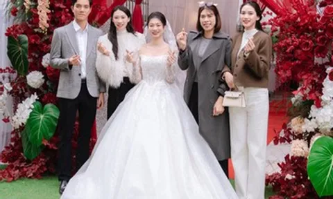 Bích Tuyền và dàn sao bóng chuyền dự đám cưới của Phạm Hiền