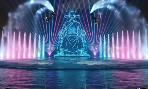 VIDEO: Sinh viên "vẽ" ánh sáng nghệ thuật chào đón năm mới