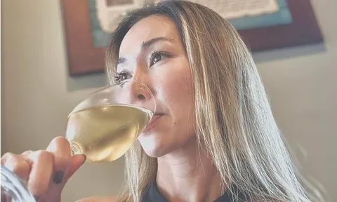 Chuyện gì đang xảy ra với diễn viên Kim Hiền ở Mỹ?