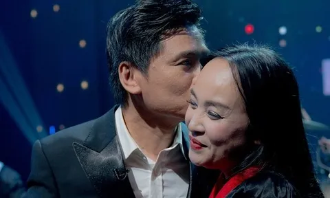 Việt Nam có cặp vợ chồng quyền lực đều là Giám đốc Nhà hát, giọng hát đẳng cấp NSND cả nước công nhận