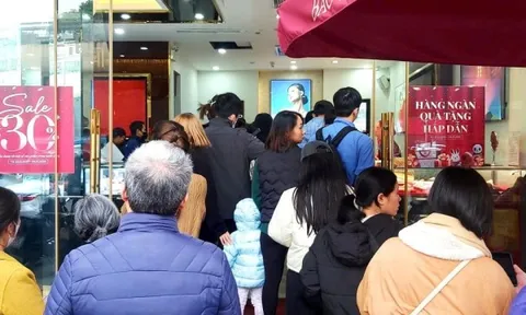 Chuyện lạ ở Bảo Tín Mạnh Hải: Người dân nô nức ra tiệm vàng làm một việc, chấp nhận "lời hẹn" 90 ngày