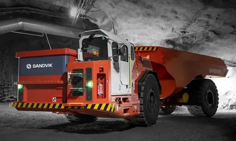 Phát hiện 10 xe tải 50 tấn không người lái, không tiếng động, di chuyển như xe F1, âm thầm khai thác kho báu 62 nghìn tỷ đồng