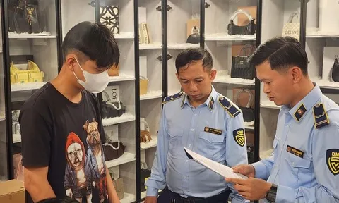 Hàng giả "phù phép" thành Dior, Gucci lên kệ thời trang mùa cận Tết