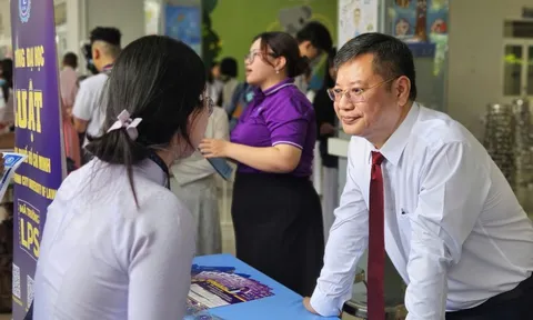 Chương trình hướng nghiệp "gõ cửa" hơn 500 trường THPT có gì mới?