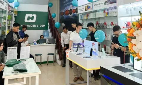 Hàng công nghệ thắng lớn khi “lên sàn”