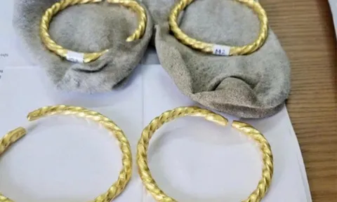 Vứt 80 chỉ vàng ra đường vì sợ bị bắt khi đang vận chuyển lậu