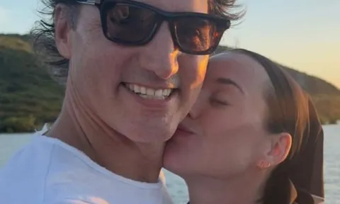 Katy Perry chia sẻ những khoảnh khắc trong kỳ nghỉ đầu tiên với cựu thủ tướng Canada