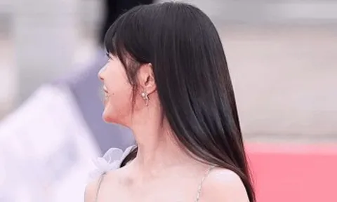 Cả showbiz xì xào chuyện ngọc nữ quốc dân cưới chạy bầu với đại gia, đến con gái cũng chất vấn mẹ