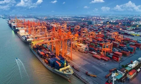 Infographic: Những con số kỷ lục về xuất nhập khẩu Việt Nam 2025